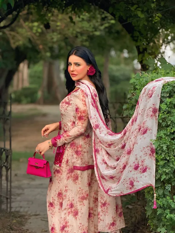 PRESENTING_NEW_DESIGNER_COLLECTION_IN_HEAVY_FAUX_GEORGETTE_EMBROIDERED_WORK_WITH_DIGITAL_PRINT_FOR_WOMEN