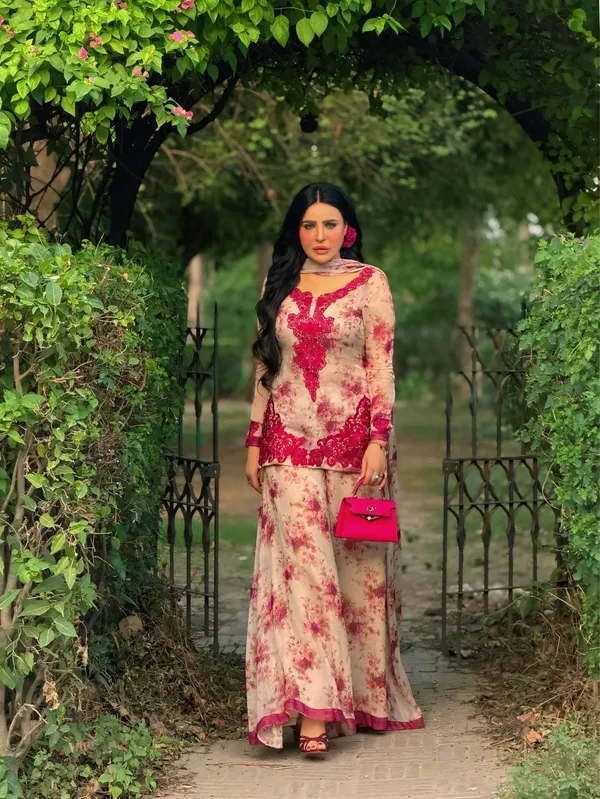 PRESENTING_NEW_DESIGNER_COLLECTION_IN_HEAVY_FAUX_GEORGETTE_EMBROIDERED_WORK_WITH_DIGITAL_PRINT_FOR_WOMEN