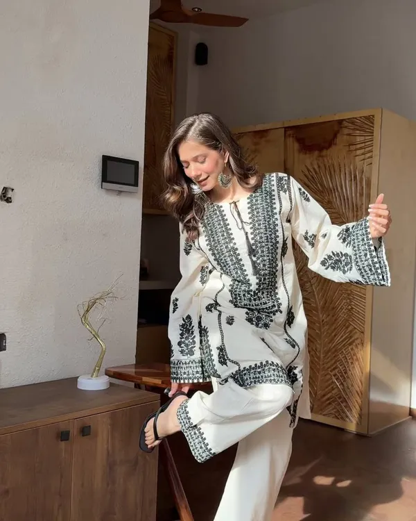 PRESENTING_NEW_DESIGNER_COLLECTION_IN_WHITE_RAYON_BUTTI_SILK_WITH_EMBROIDERED_CHAIN_STITCH_WORK_FOR_WOMEN