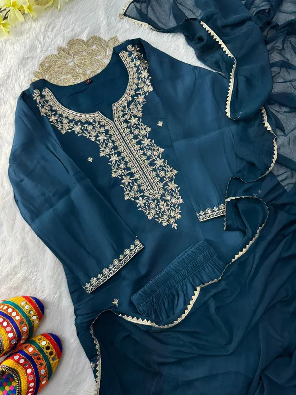 Navy_Blue_Embroidered_Kurta_Set_With_Golden_Zari_Work_For_Women