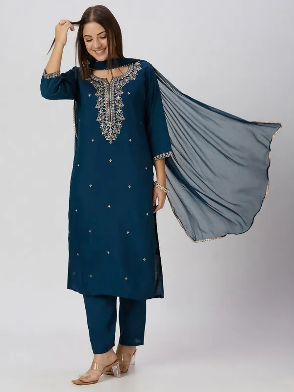 Navy_Blue_Embroidered_Kurta_Set_With_Golden_Zari_Work_For_Women