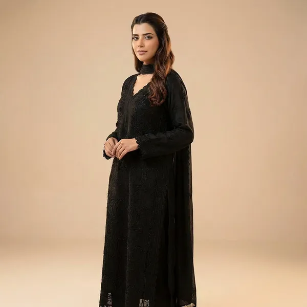 Black_Embroidered_Ethnic_Kurti_Set_With_Intricate_Thread_Work_For_Women