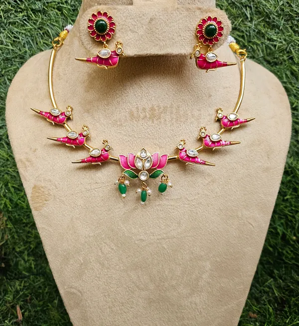Red_Alloy_With_Artificial_Pearls_Premium_Hasli_Choker_For_Women