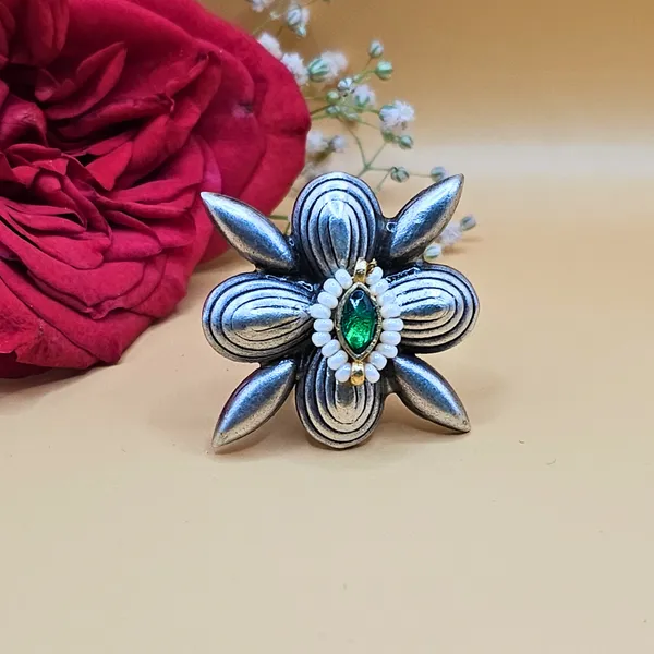 Silver_Alloy_With_Kundan_Stones_Premium_Earrings_For_Women