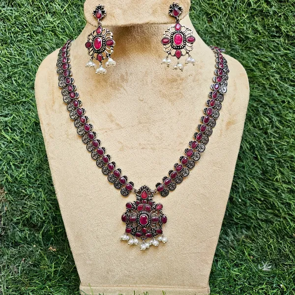 Maroon_Silver_Plated_Alloy_Premium_Necklace_For_Women