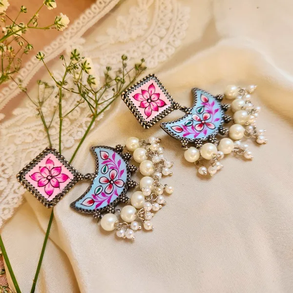 Red_And_White_Silver_Plated_Alloy_Premium_Ch_And_Bali_Earrings_For_Women