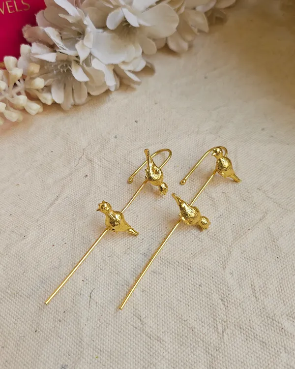 Gold_Alloy_With_Artificial_Pearls_Premium_Ear_Cuff_For_Women