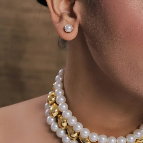 Gold_And_Off_White_Alloy_With_Artificial_Pearls__And__Gold_Plating_Premium_Choker_For_Women