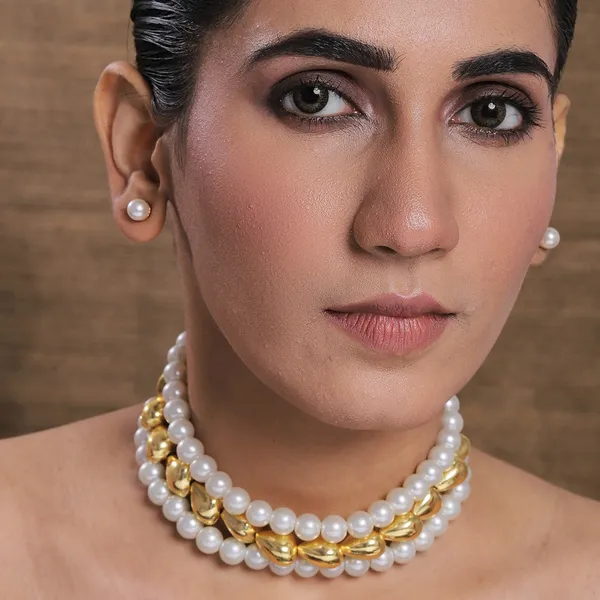Gold_And_Off_White_Alloy_With_Artificial_Pearls__And__Gold_Plating_Premium_Choker_For_Women