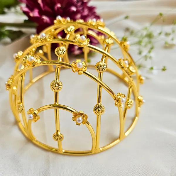 Gold_Alloy_With_Artificial_Pearls_Premium_Hair_Bun_Accessory_For_Women