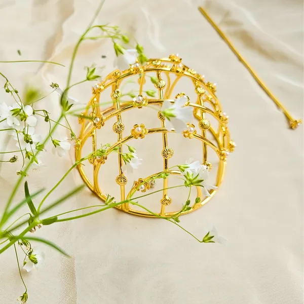 Gold_Alloy_With_Artificial_Pearls_Premium_Hair_Bun_Accessory_For_Women