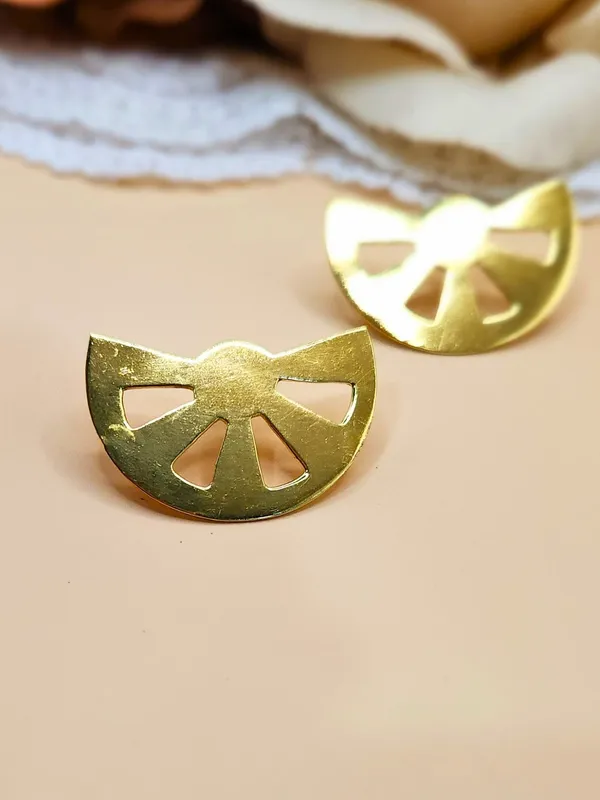 Gold_Alloy_With_Gold_Plating_Premium_Stud_Earrings_For_Women