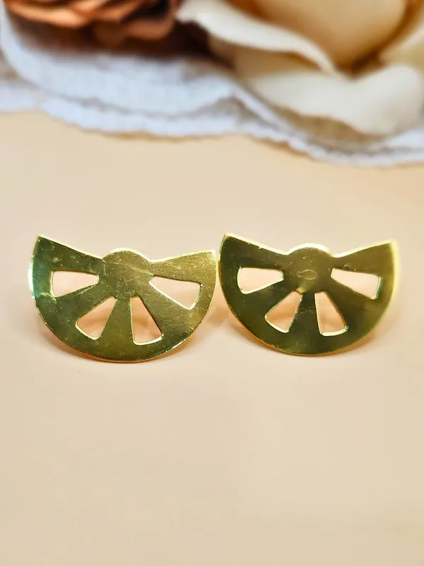 Gold_Alloy_With_Gold_Plating_Premium_Stud_Earrings_For_Women