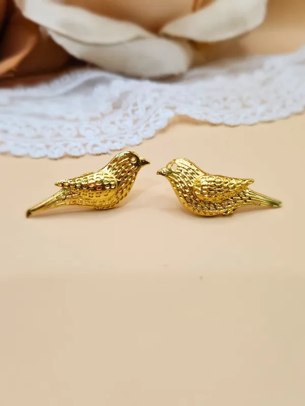 Gold_Alloy_With_Gold_Plating_Premium_Earrings_For_Women