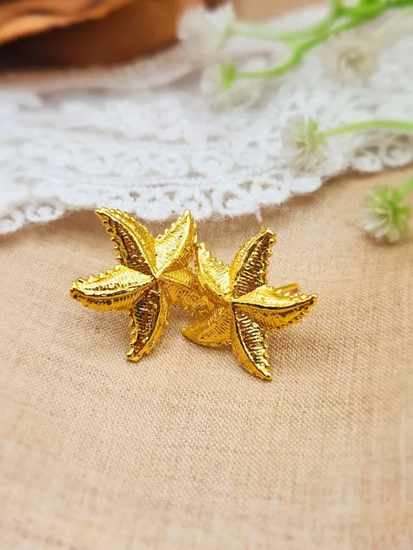 Gold_Alloy_With_Gold_Plating_Premium_Stud_Earrings_For_Women
