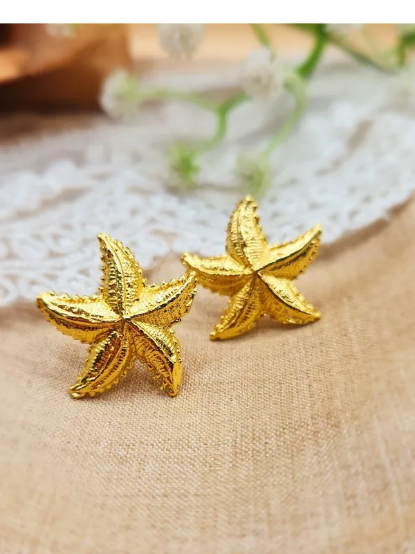 Gold_Alloy_With_Gold_Plating_Premium_Stud_Earrings_For_Women