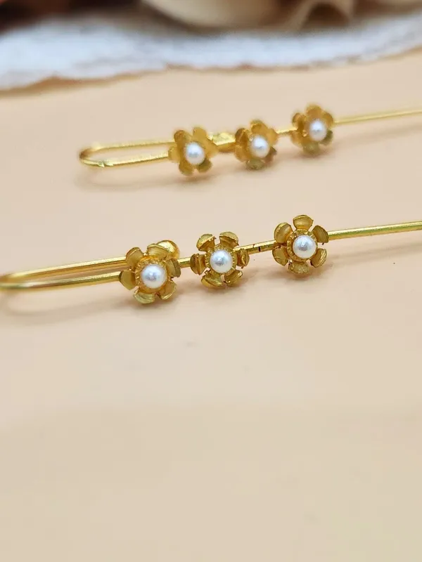 Gold_Alloy_With_Artificial_Pearls_Premium_Earcuff_For_Women