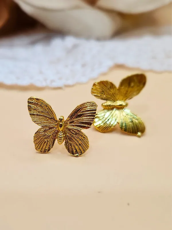 Gold_Alloy_With_Gold_Plating_Premium_Earrings_For_Women