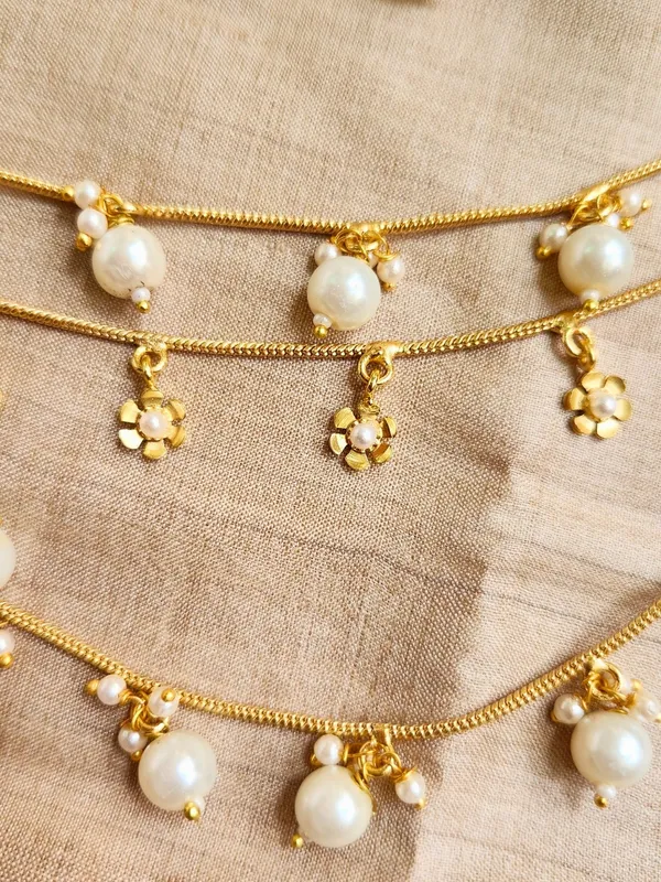 Gold_And_Off_White_Alloy_Premium_Earchain_For_Women