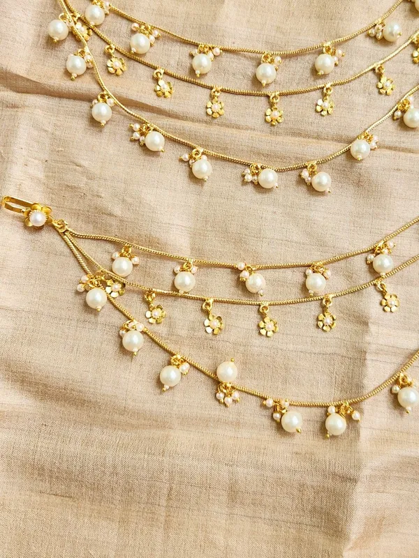Gold_And_Off_White_Alloy_Premium_Earchain_For_Women