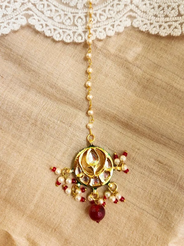 Red_Alloy_With_Kundan_Stones_Premium_Maangtikka_For_Women