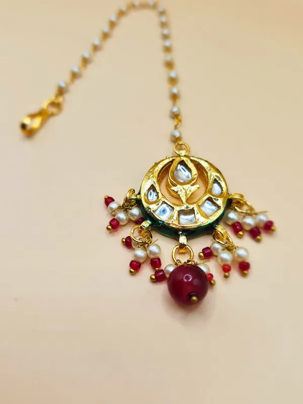Red_Alloy_With_Kundan_Stones_Premium_Maangtikka_For_Women