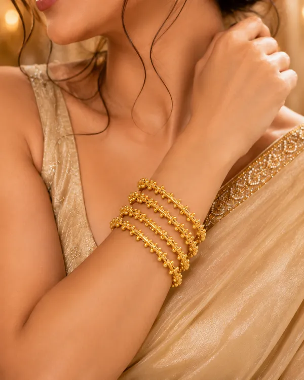 Golden_Set_Of_4_Ghungroo_Studded_Kashmiri_Bangles