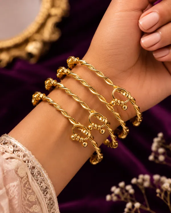Golden_Set_Of_4_Spiral_Ghungroo_Studded_Kashmiri_Bangles