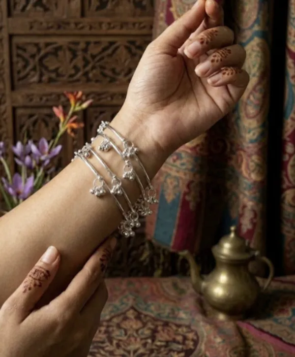 Set_Of_8_Silver_Ghungroo_Studded_Kashmiri_Bangles