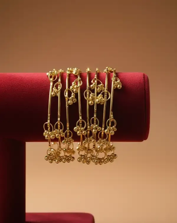 Royal_Gold_Plated_8_Ghunghru_Bangles_Set