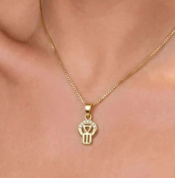 Golden_Skull_Pendant_Necklace_With_Crystal_Embellishments_For_Women