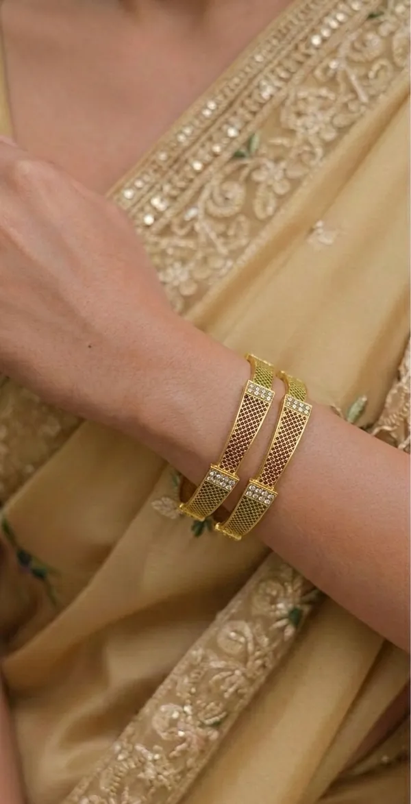 Designer_Dual-Tone_Gold-Plated_Mesh_Bangles_with_Crystal_Detailing_(Set_of_2)