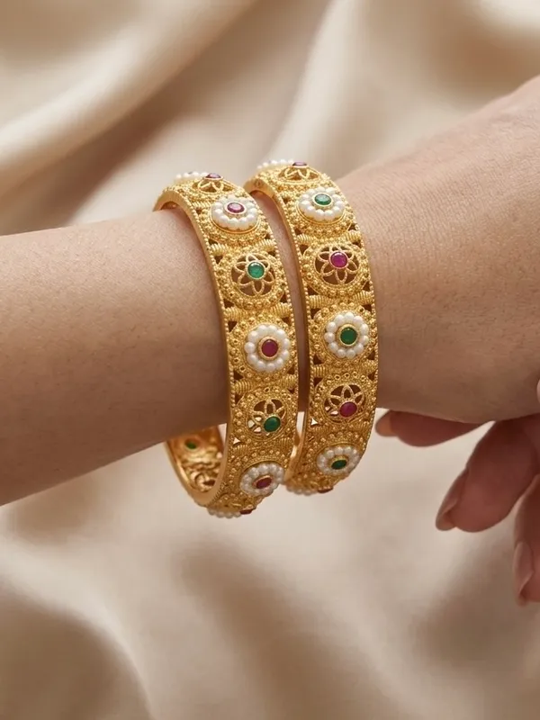 Traditional_Gold-Plated_Kundan_Stone_Bangles_(Set_of_2)