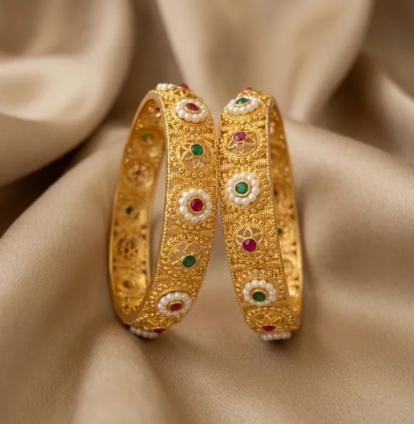 Traditional_Gold-Plated_Kundan_Stone_Bangles_(Set_of_2)