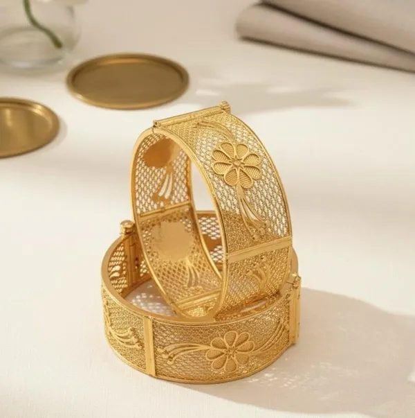 Golden_Traditional_Mesh_Pattern_Bangle_With_Floral_Design_For_Women