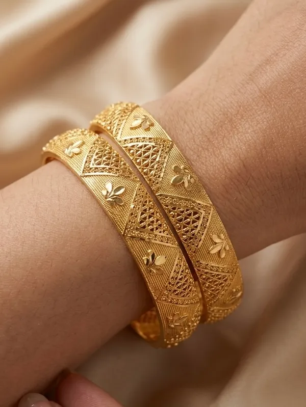 Traditional_Gold-Plated_Kundan_Stone_Bangles_(Set_of_2)