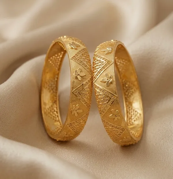 Traditional_Gold-Plated_Kundan_Stone_Bangles_(Set_of_2)