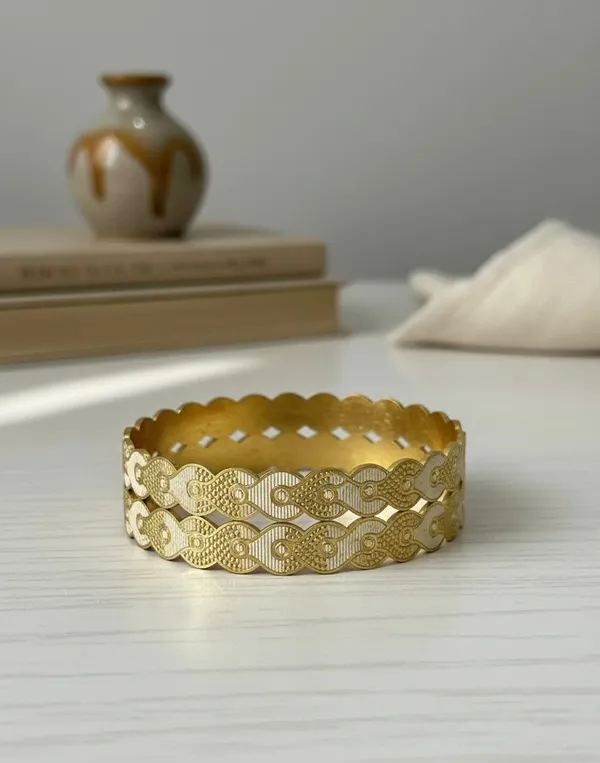 Golden_Scalloped_Pattern_Metal_Bangle_For_Women