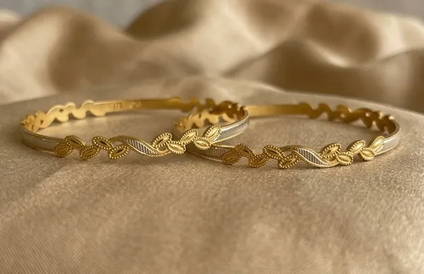 Traditional_Gold-Plated_Kundan_Stone_Bangles_(Set_of_2)