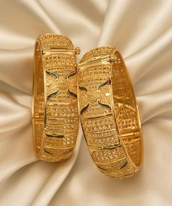 Golden_Traditional_Ethnic_Bangles_Set_Of_2_For_Women