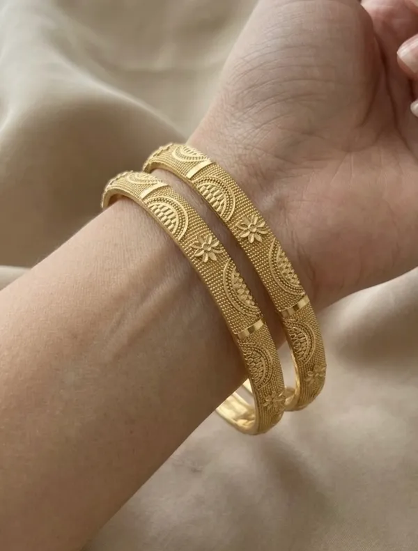 gold_platted_Bangle__combo_pack_of_3