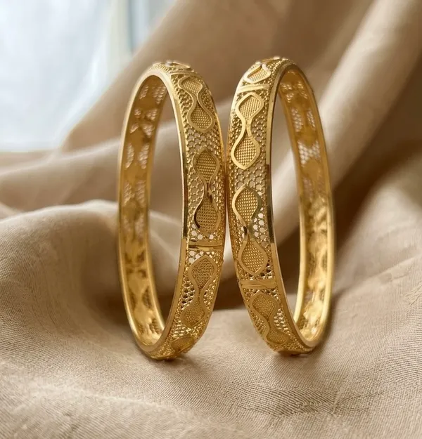 Golden_Traditional_Ethnic_Bangles_Set_Of_2_For_Women