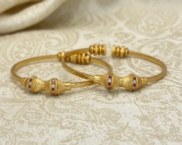 Golden_Traditional_Ethnic_Bangles_Set_Of_2_For_Women
