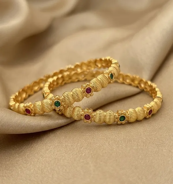 Traditional_Gold-Plated_Kundan_Stone_Bangles_(Set_of_2)