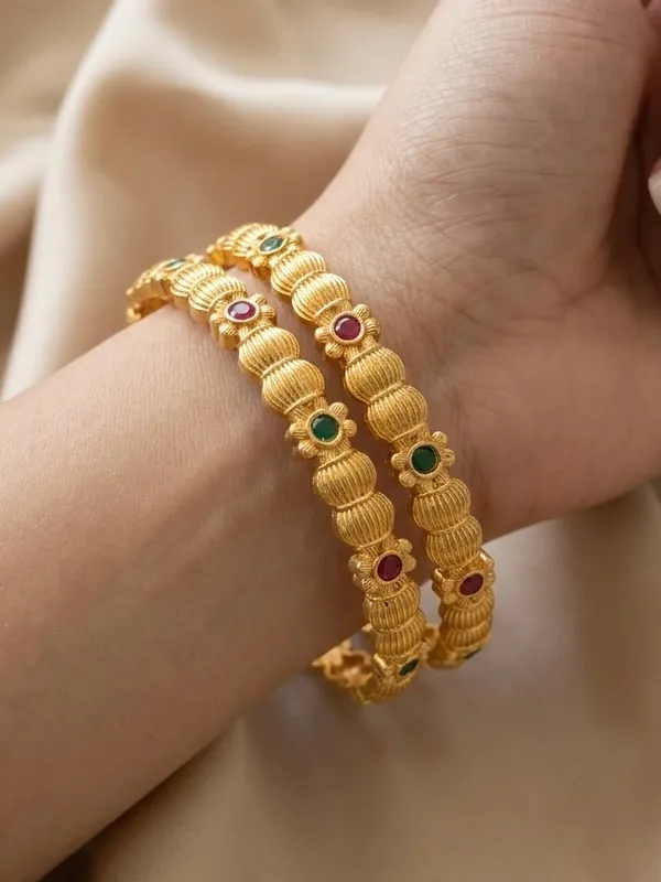 Traditional_Gold-Plated_Kundan_Stone_Bangles_(Set_of_2)