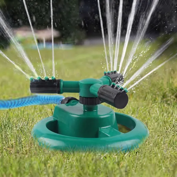 360°_Rotating_Garden_Sprinkler_with_Adjustable_Water_Spray