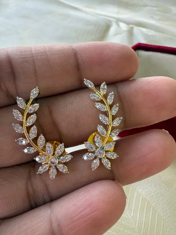 Elegant_Floral_Diamond_Ear_Cuffs_In_Gold_Swarnamandira