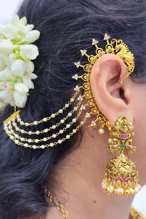 Beautiful_back_earcuffs_model_with_attached_Champaswaralu