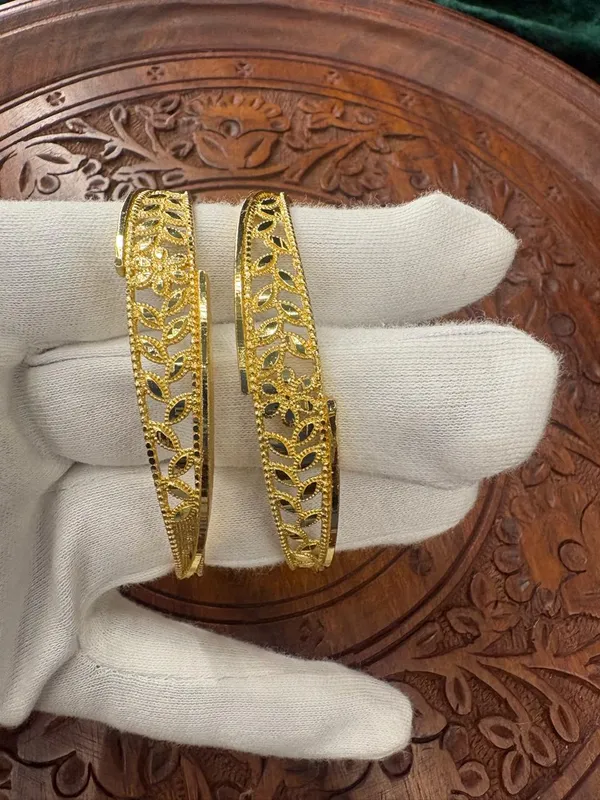 Swarnamandira_AarnaLeaf™_Bangles