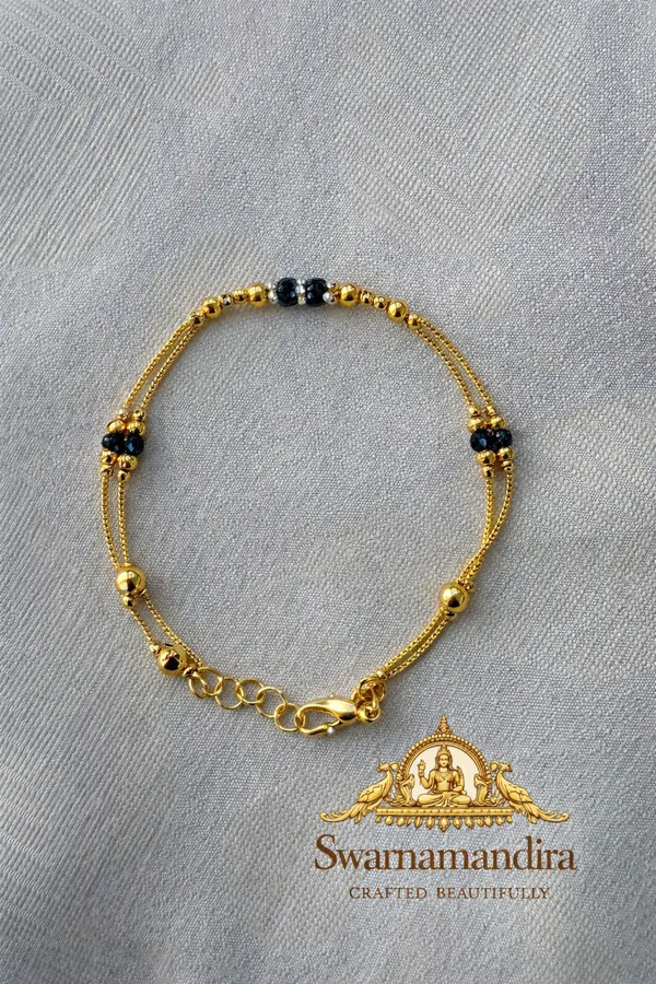 Swarnamandira_Elegant_Gold_&_Black_Beaded_Hand_Bracelet